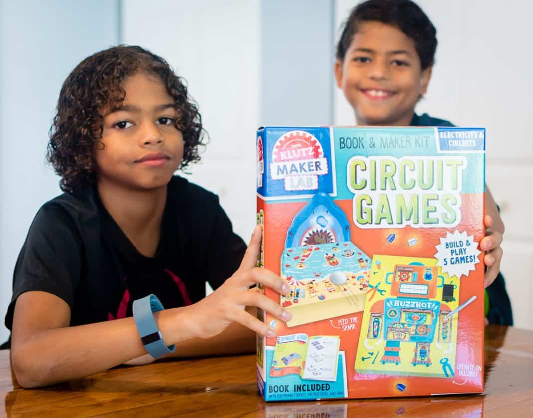 giveaway: circuit activity kit from klutz