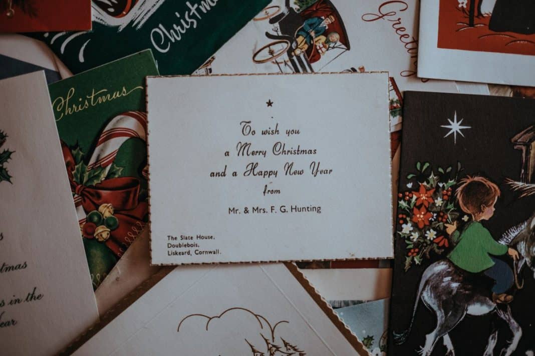 The Do's And Don'ts Of Sending Holiday Cards