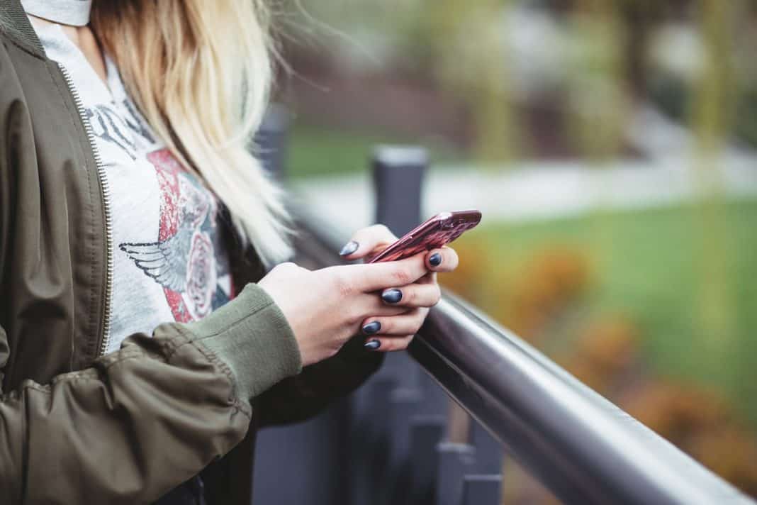 Five Tips To Save Money On Your Cell Phone Service