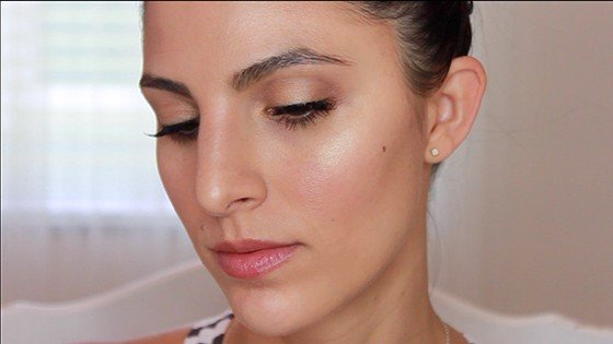 How To Get Glowing Skin With Makeup