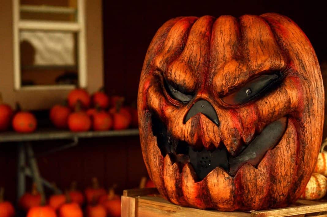 12 Terrifying Halloween Decorations Every Home Should Have