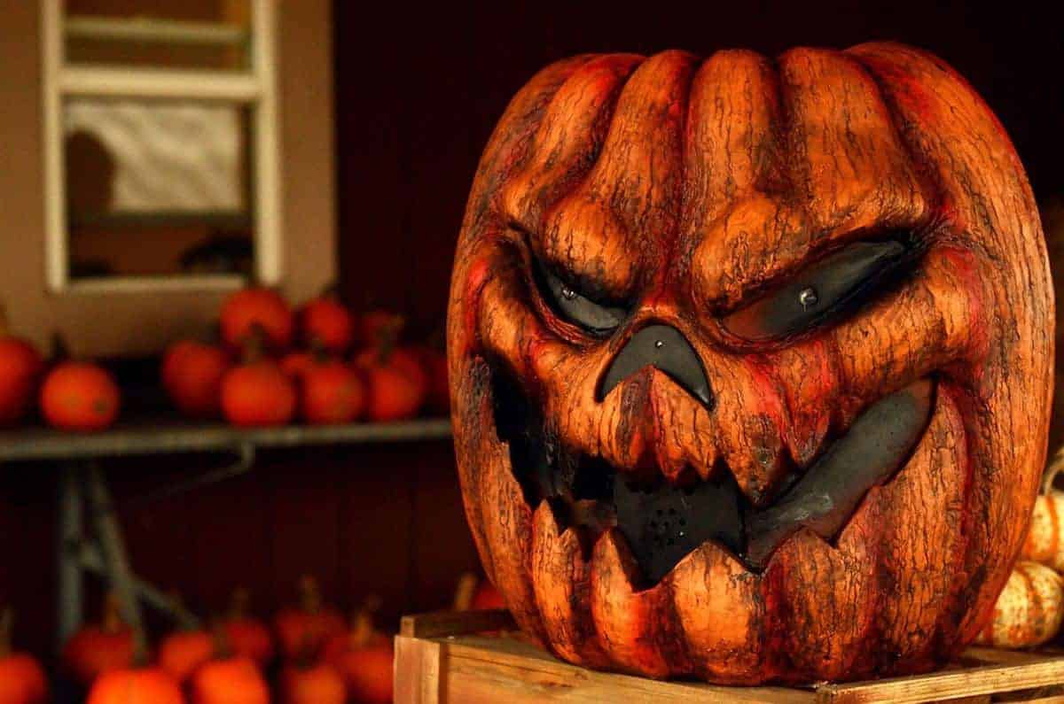 12 Terrifying Halloween Decorations Every Home Should Have