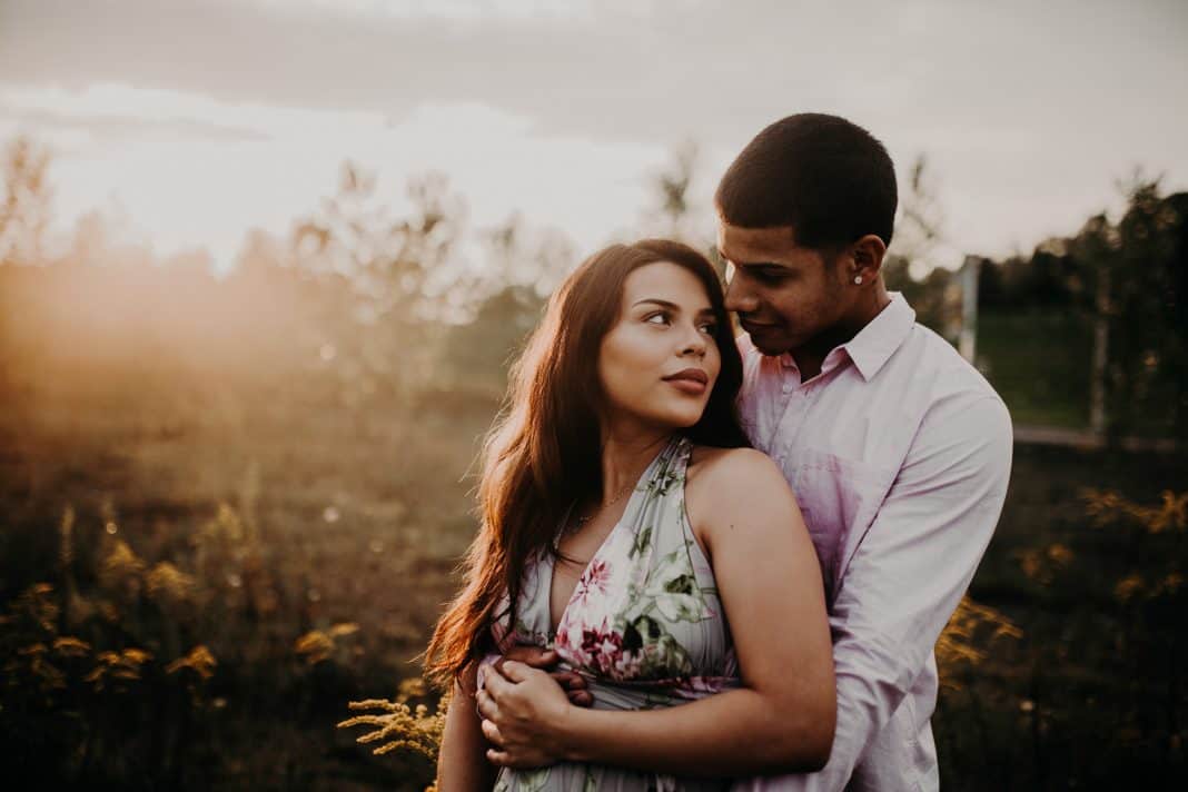 Maternity Photo Inspiration: Rustic Couples Photos