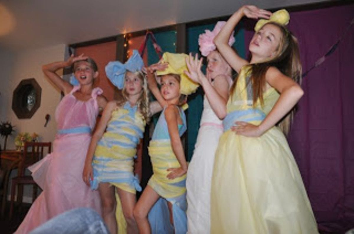 13 Fun And Memorable Things To Do At A Sleepover