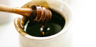 6 Manuka Honey Uses To Try Today