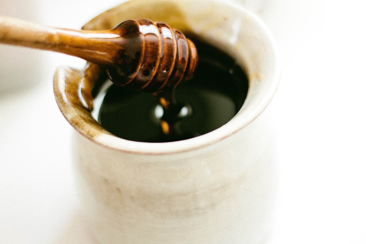 6 Manuka Honey Uses To Try Today