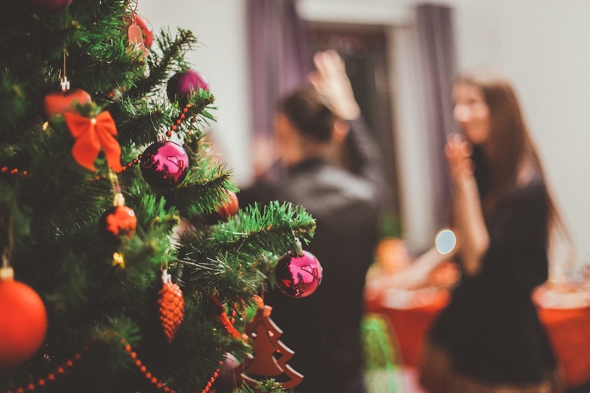 10 Original And Entertaining Christmas Party Games