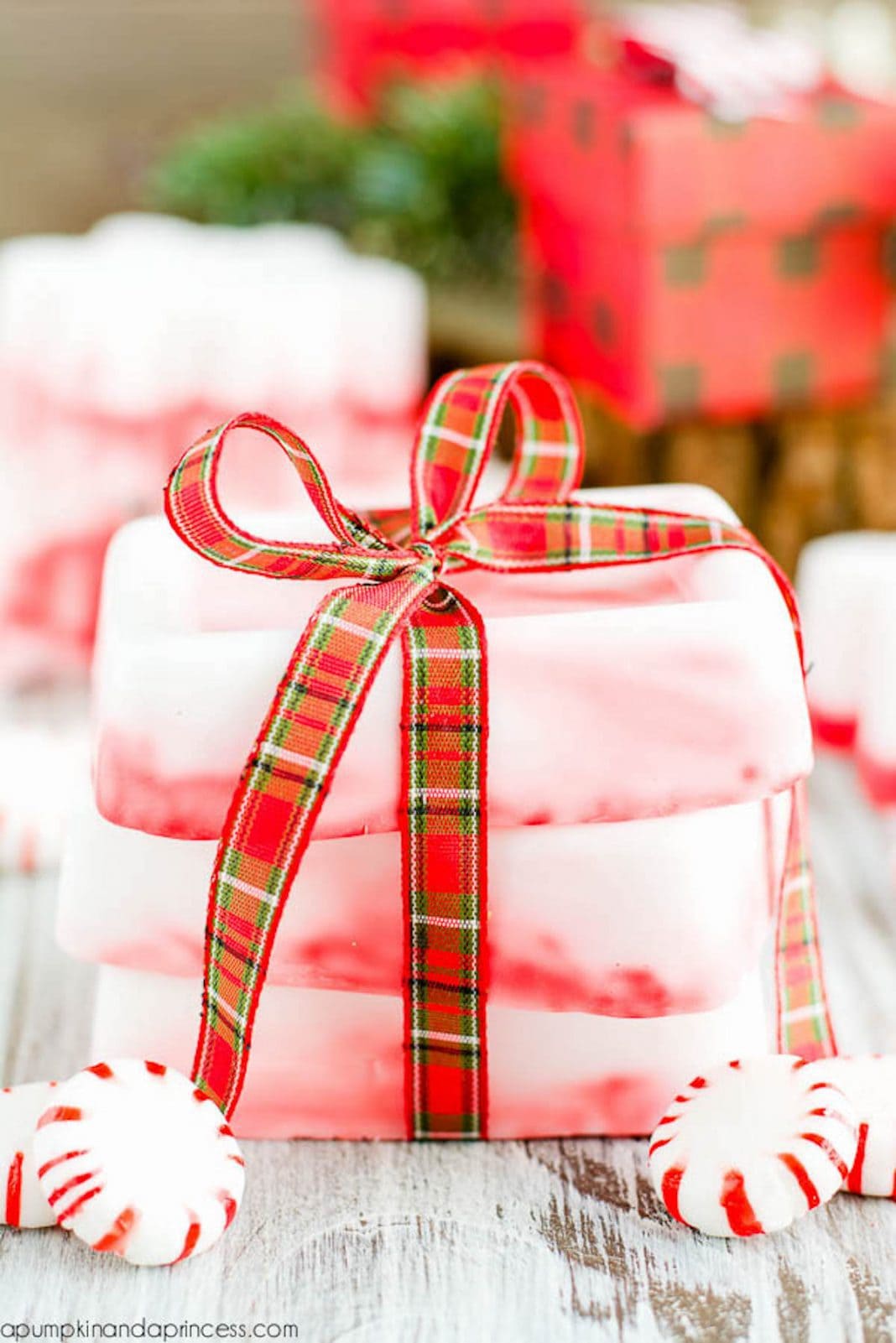 15 Christmas Crafts To Make &amp; Gift This Year »Read More