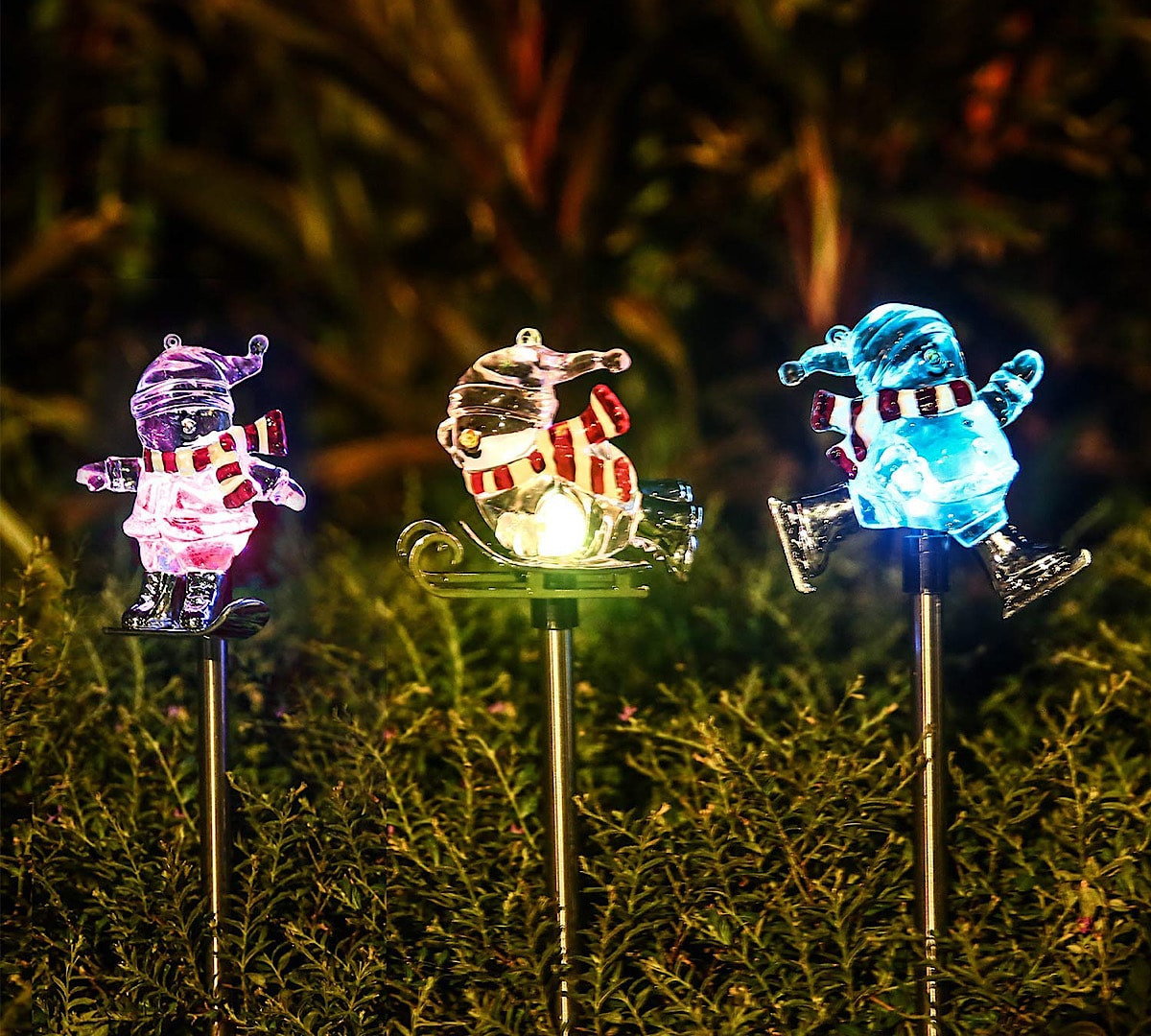 25 Solar Powered Yard Decorations You Need This Spring