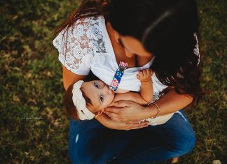 Latchpal Alicia Samone Photography Beautiful Mom Breastfeeding Baby With Nursing Clip
