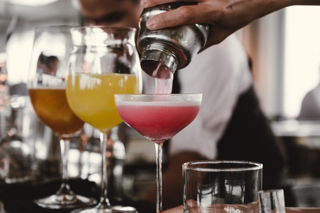 10 Bubbly Cocktails To Ring In The New Year