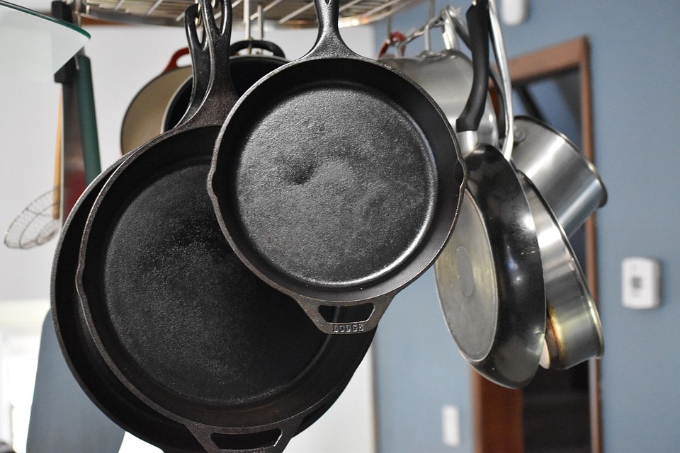 5 Things You Need To Know About Cooking With Cast Iron Cookware