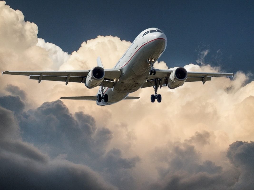 Flying While Pregnant: 4 Things You Have To Know