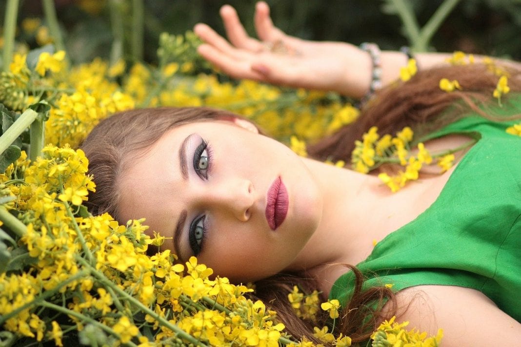 Our {25+} Favorite Skincare, Haircare, And Supplements For Natural Summer Beauty