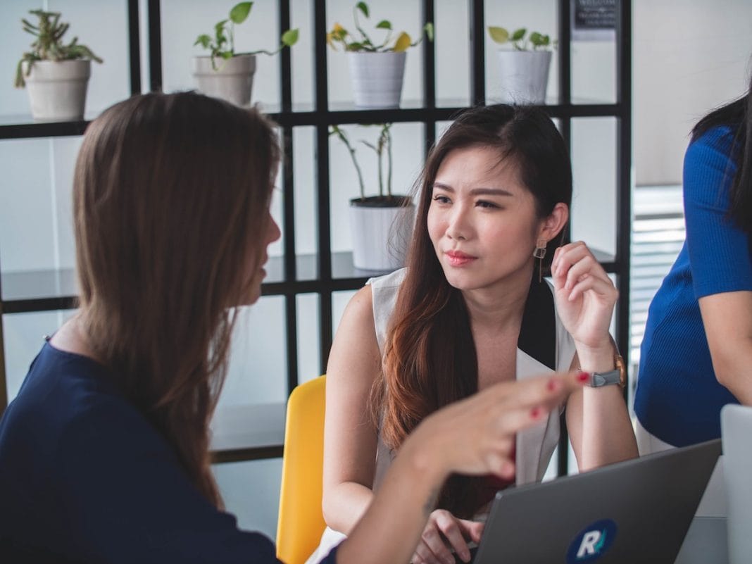 Spotting 5 Traits Of Manipulative People And Ways To Cope