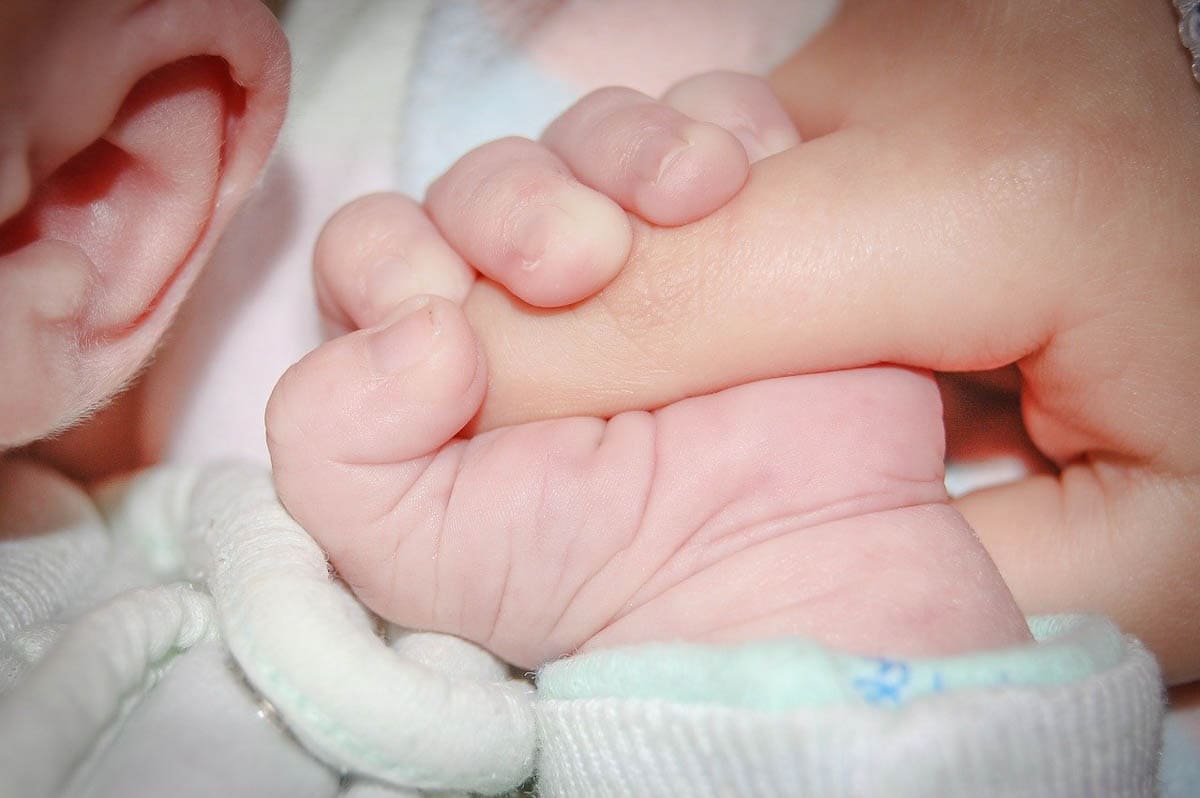 5 Solid Reasons To Delay Bathing Newborns