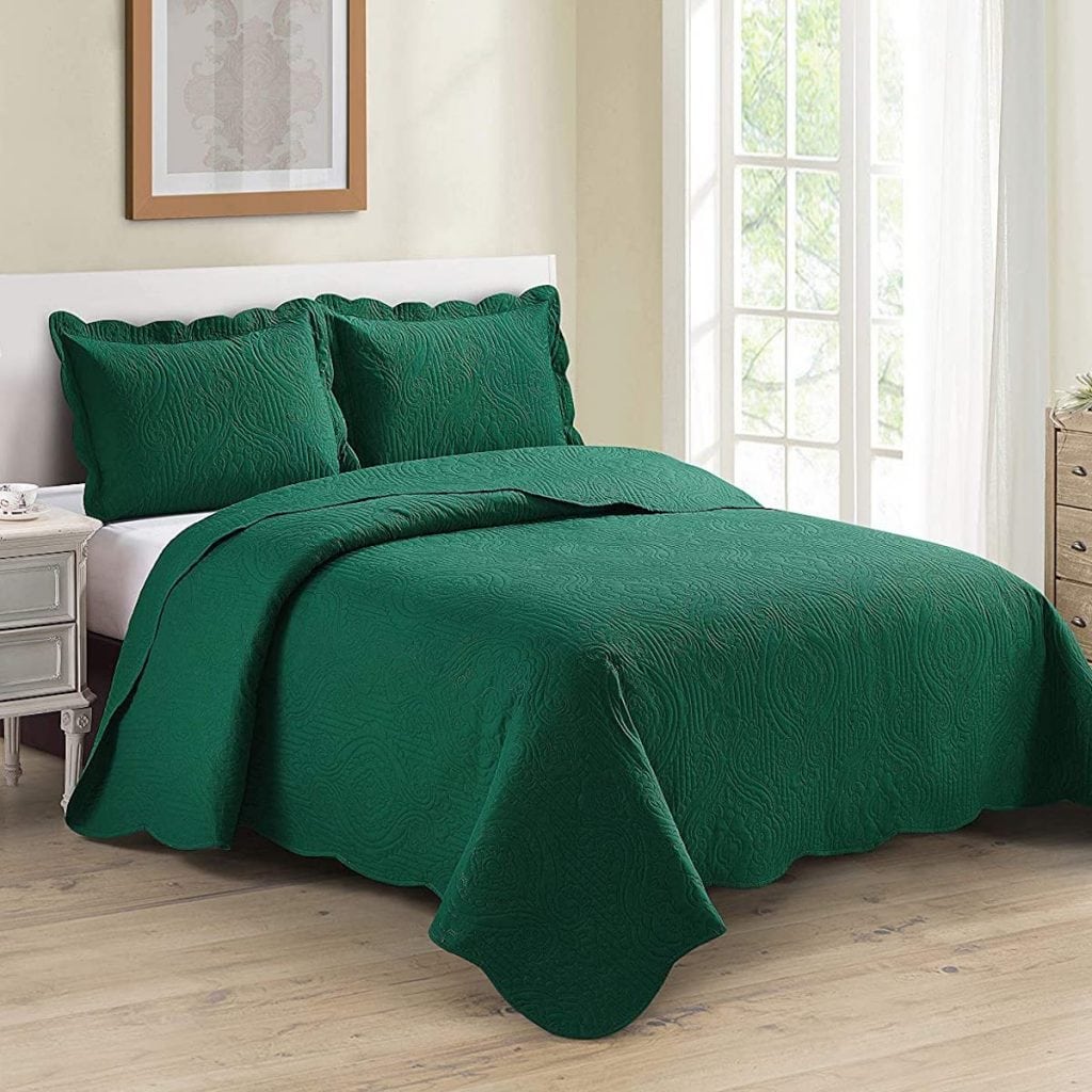 From Boring To Bold: 25 Of The Best Bed Sets