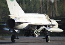 daily-mom-airplane-military