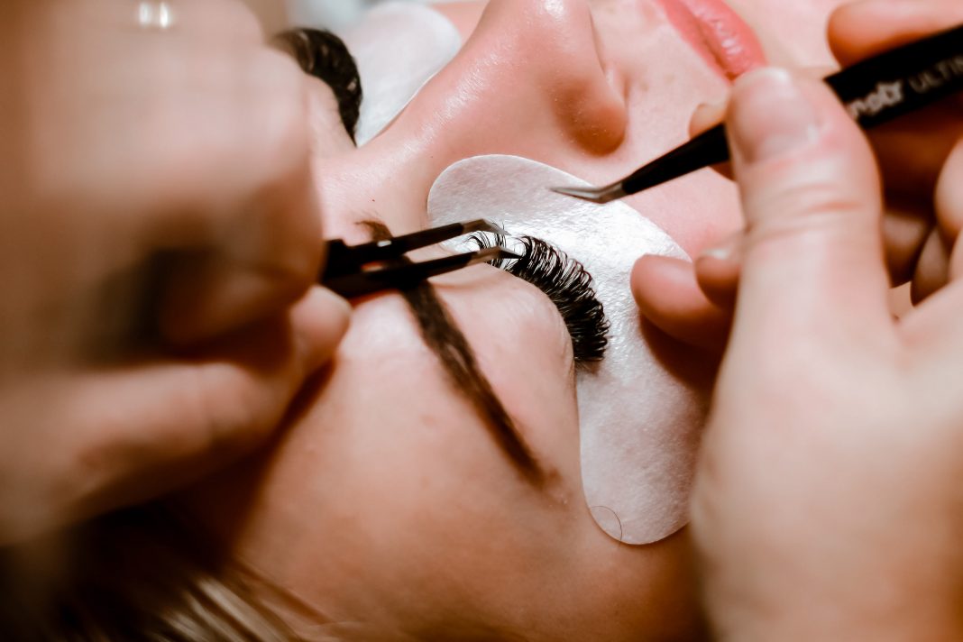 3 Reasons Eyelash Extensions Should Be In Your Beauty Arsenal