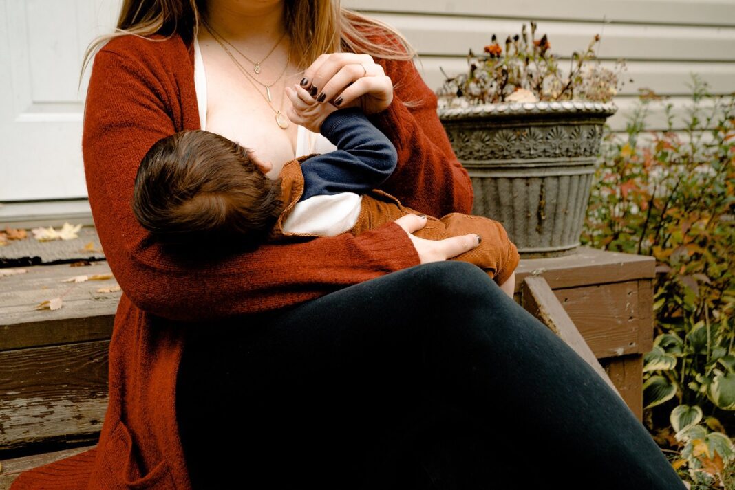 Extended Breastfeeding: How To Confidently Wean And Keep The Amazing Bond With Your Baby