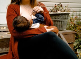 Extended Breastfeeding: How To Confidently Wean And Keep The Amazing Bond With Your Baby