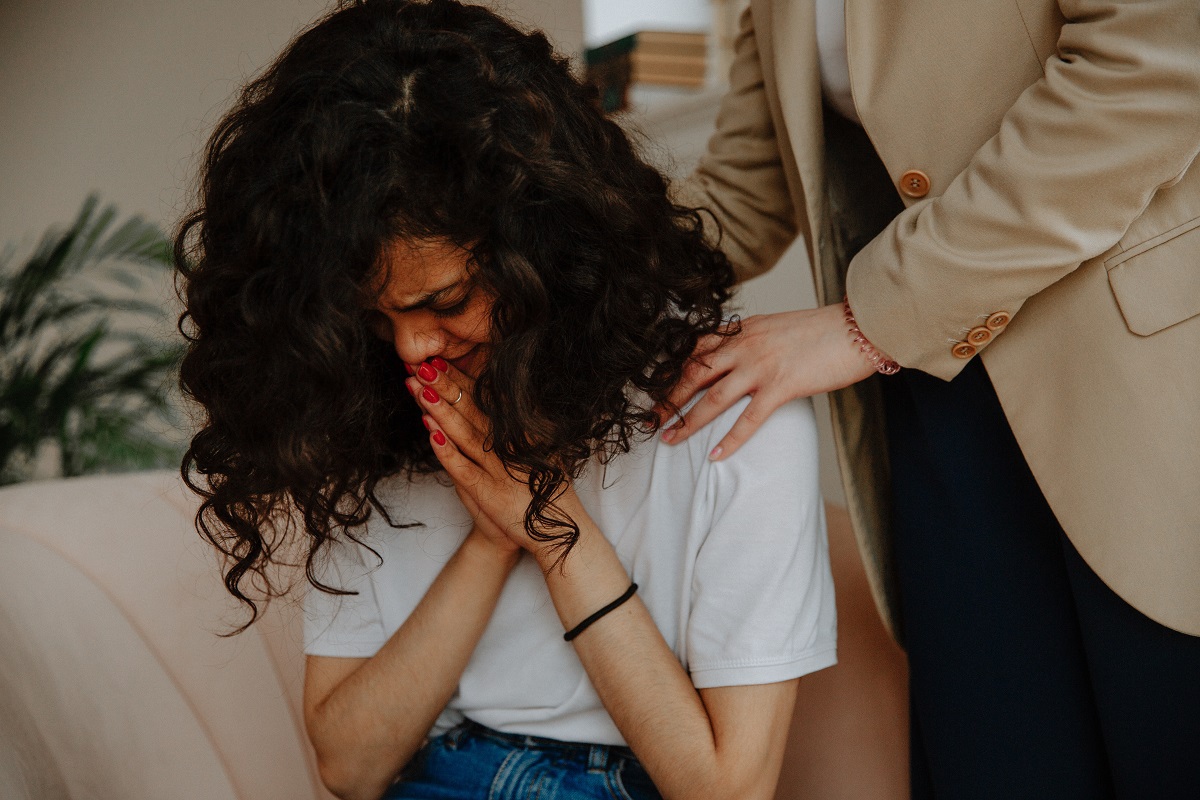 5+ Tips On How To Be A Strong Support System For A Friend During A Tragedy