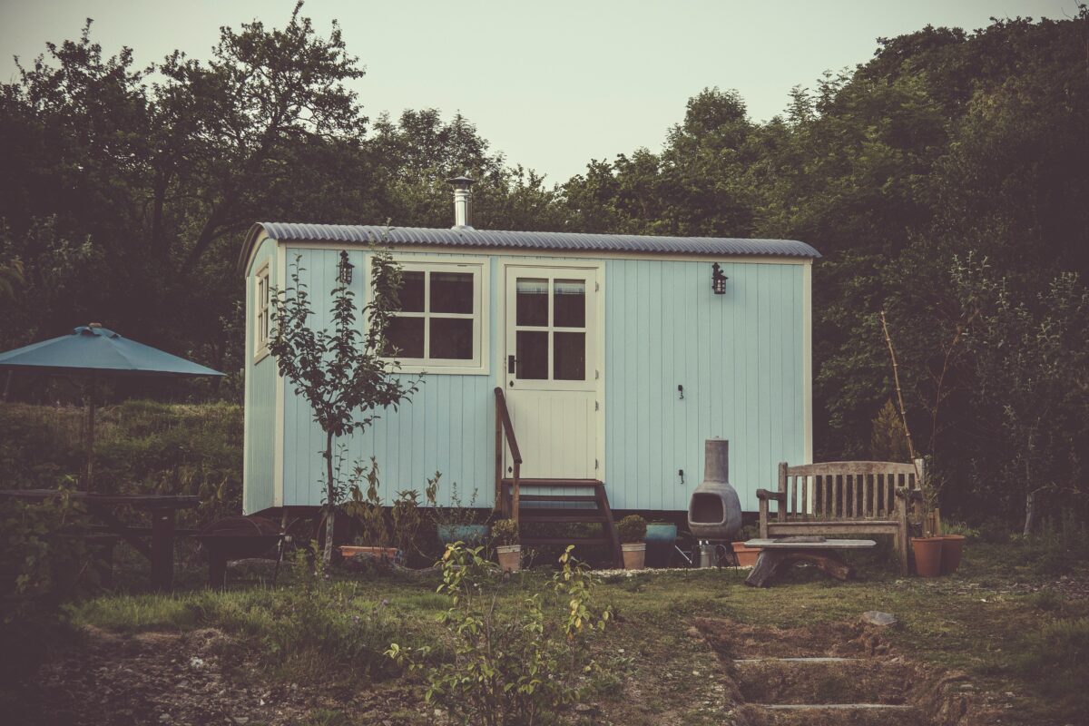 How To Downsize To A Smaller Home: The Painless Way To Live A Minimalist Lifestyle