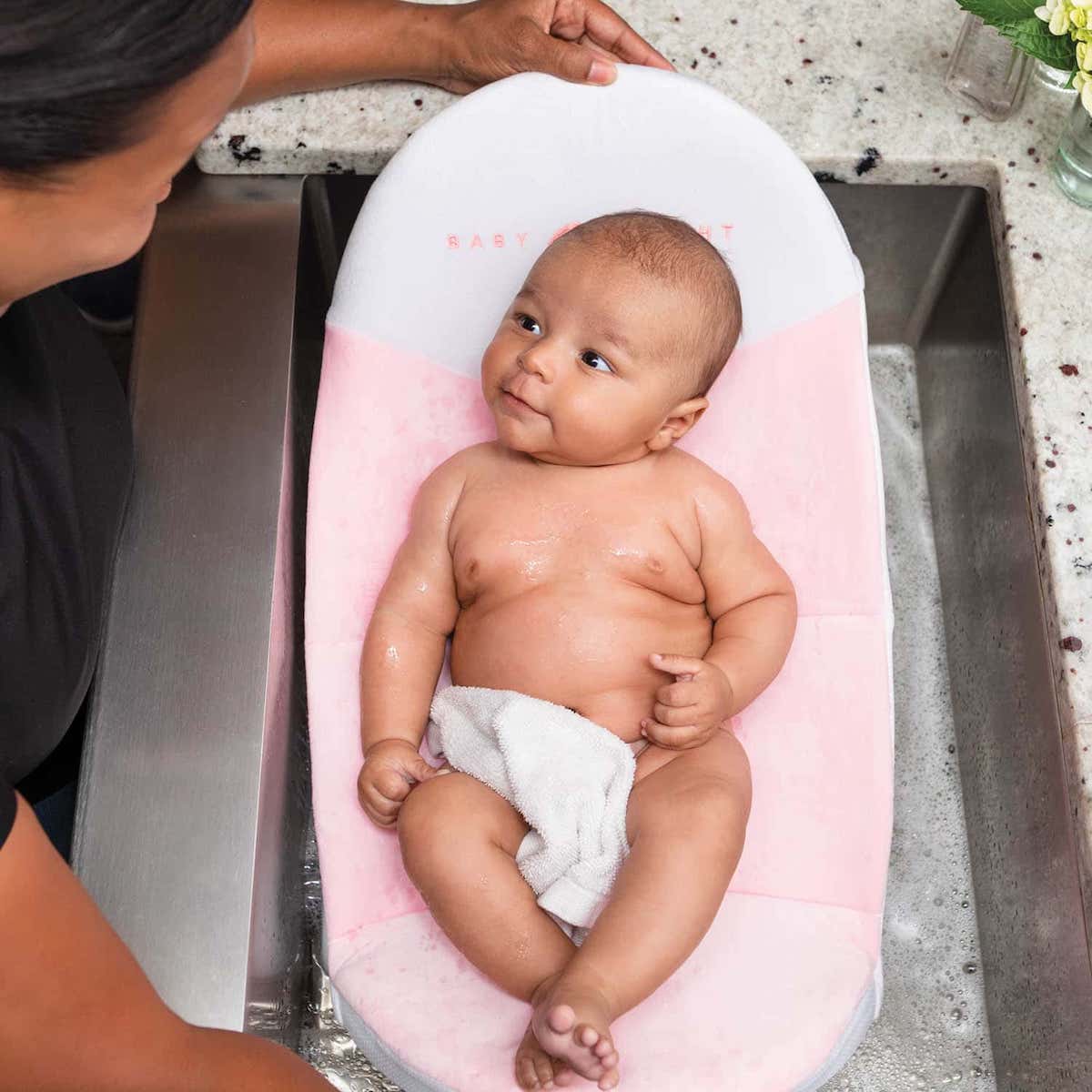 10 Newborn Necessities & The Best Items For Your Baby Registry