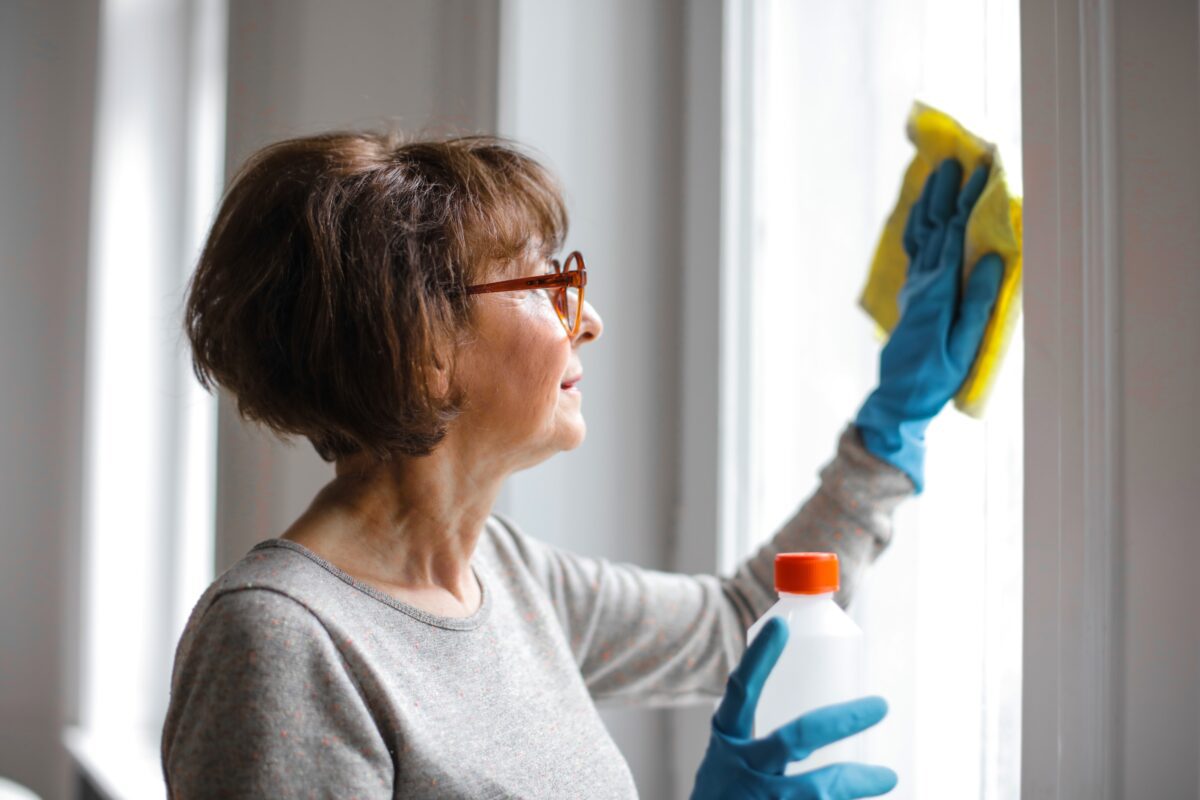7 Best Cleaning Tips To Help Working Moms Clean The House Fast