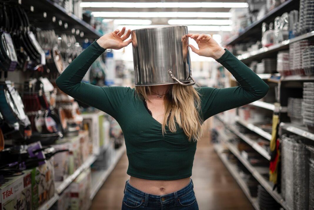 Help! 7 Tips For Organizing Pots And Pans Quickly In Any Kitchen Help! 7 Tips For Organizing Pots And Pans Quickly In Any Kitchen