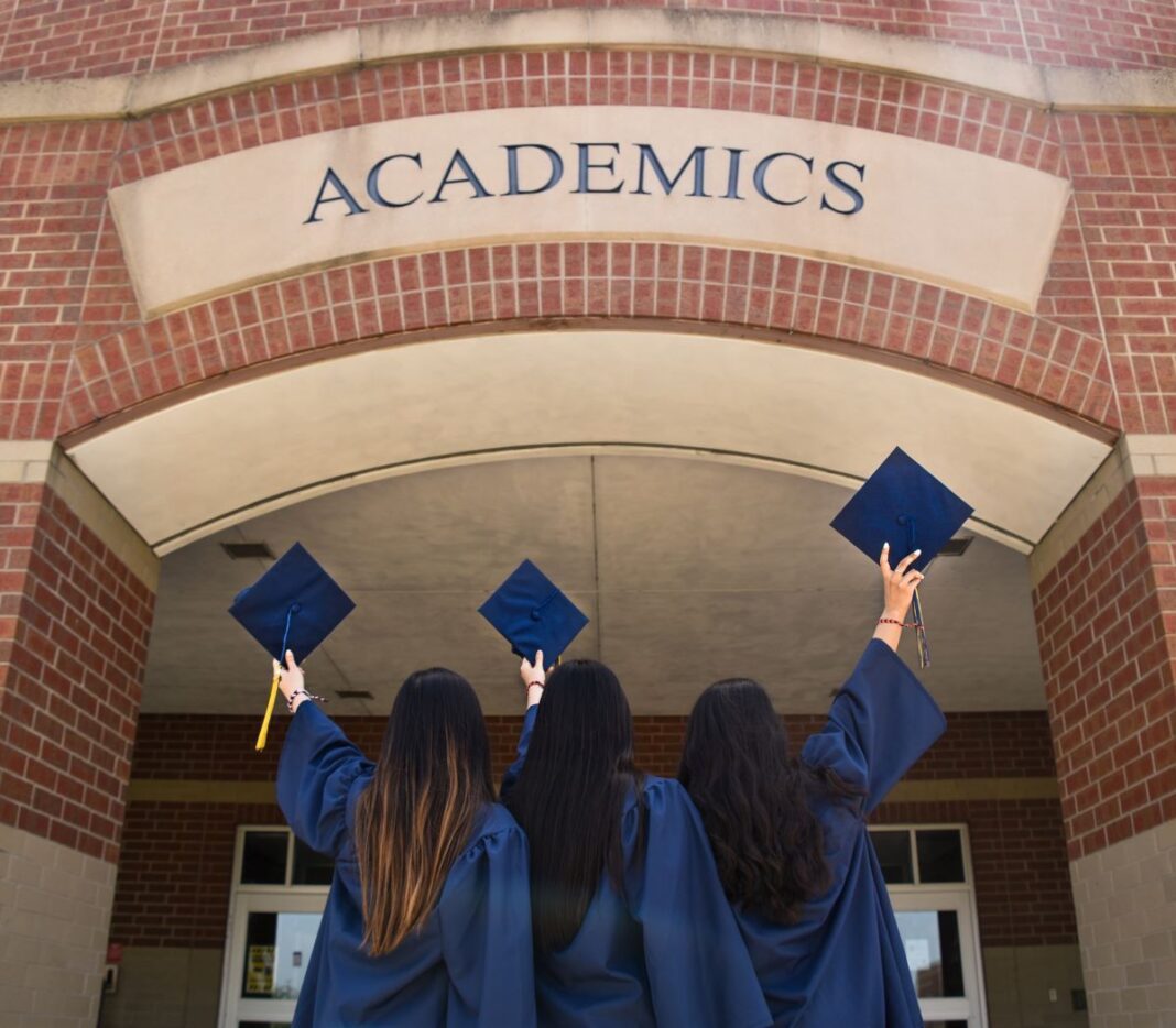 4 Apps To Help Make Life After College Great For Grads