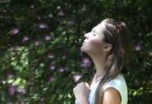 3 Experts Share Alternative Relaxation Techniques To Focus The Mind, Body & Spirit