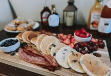 How To Make A Breakfast Charcuterie Board