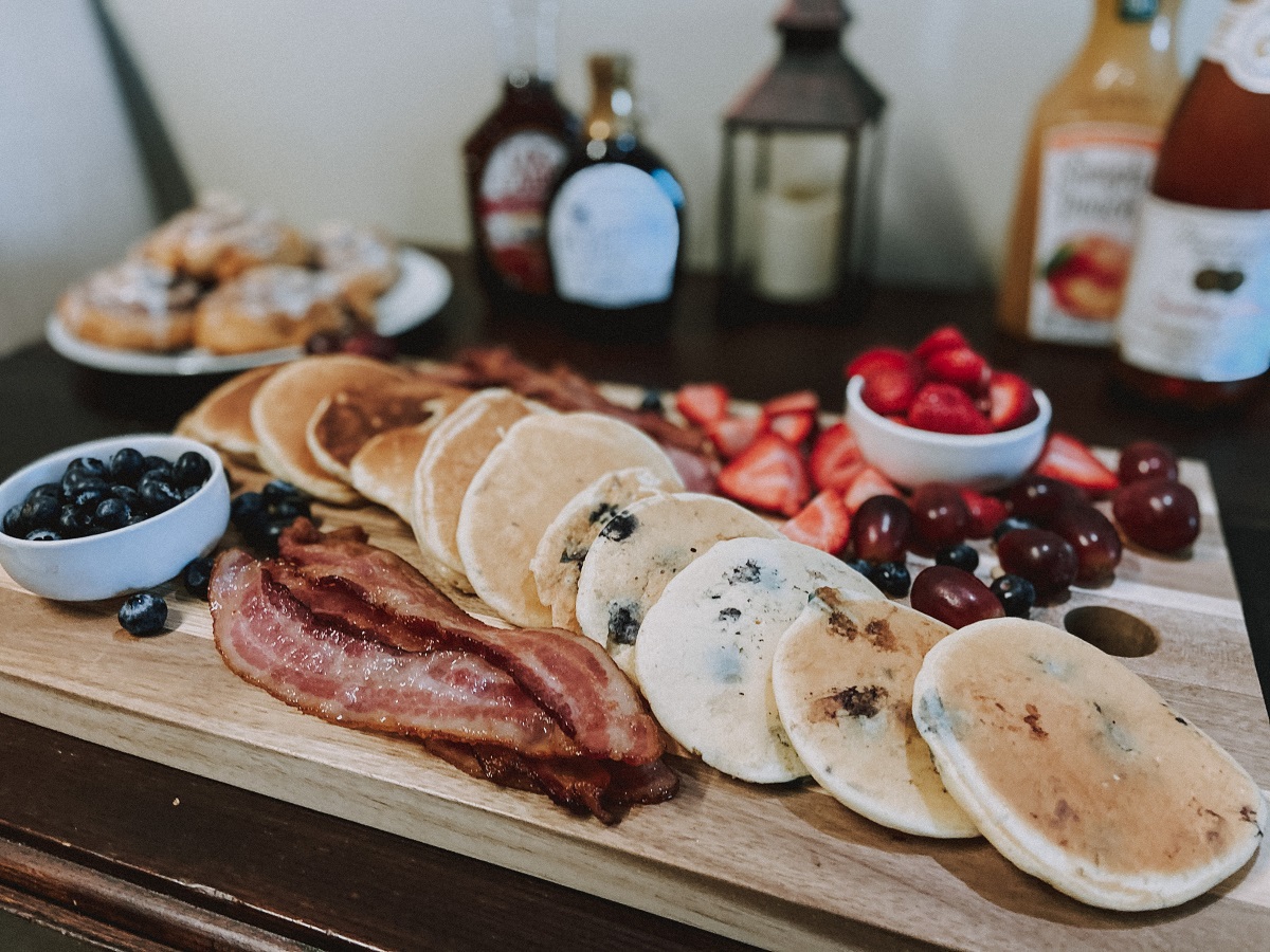 How To Make A Breakfast Charcuterie Board