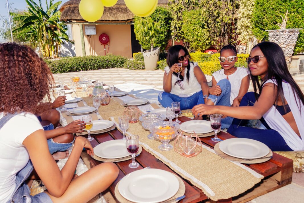Ideas For Bar Parties: 5 Simple & Stress-free Meals Your Dinner Party Guests Will Love