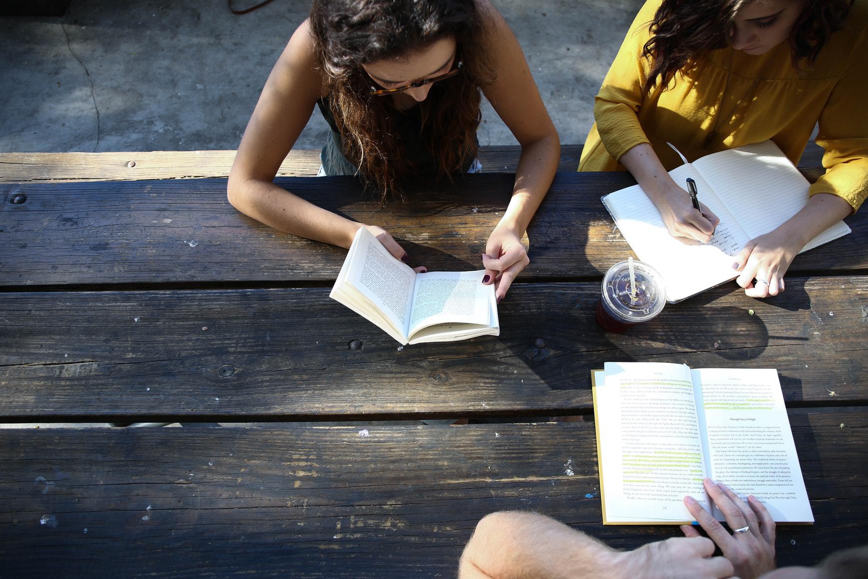 How To Start A Book Club In 7 Easy Steps
