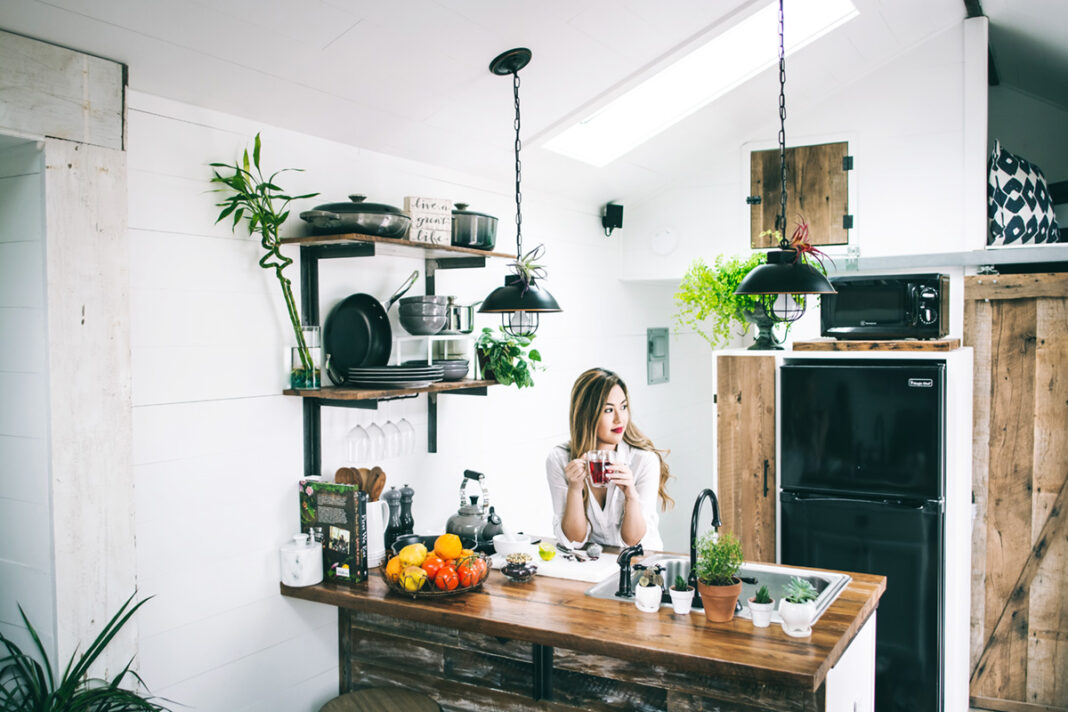 Minimalist Mom: Living Happily With Less Stuff