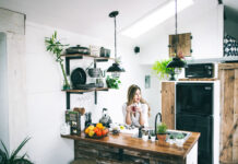 Minimalist Mom: Living Happily With Less Stuff
