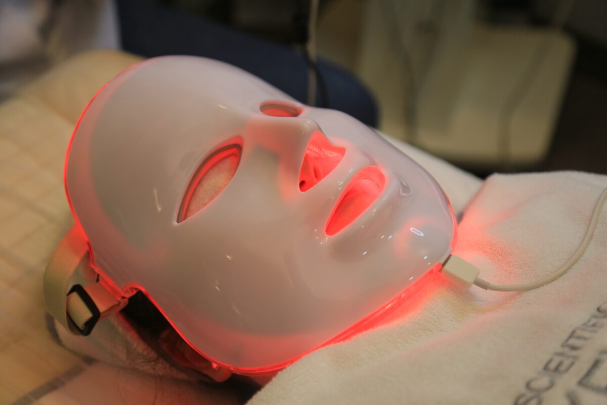 5 Benefits To Red Light Therapy