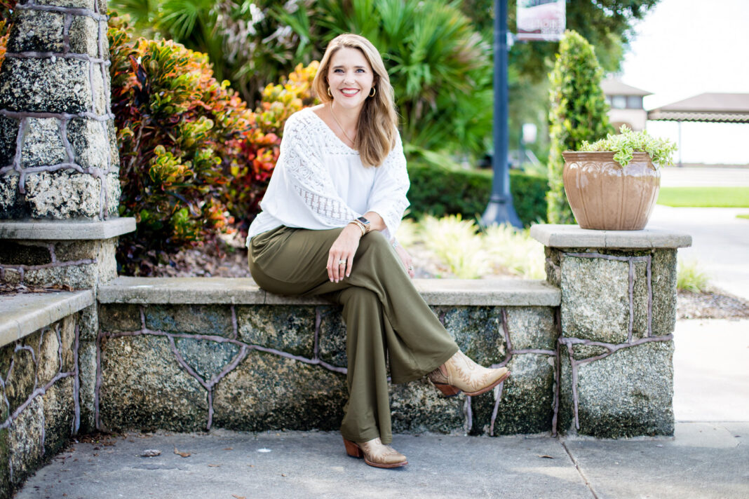 Stylish & Trendy Women’s Fall Clothing For Today’s Fashionista {2022}