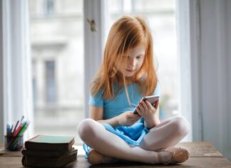 Smart Ways To Teach Your Kids To Use Social Media