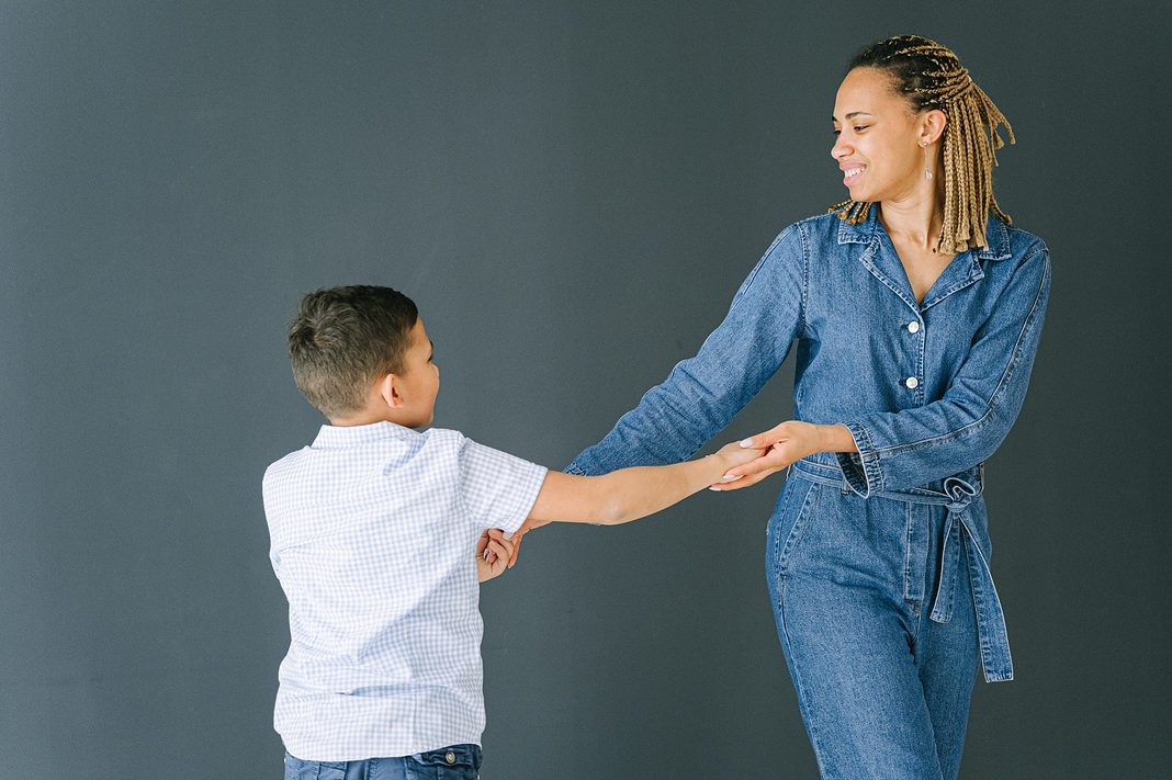 daily-mom-family-dance-party-ideas