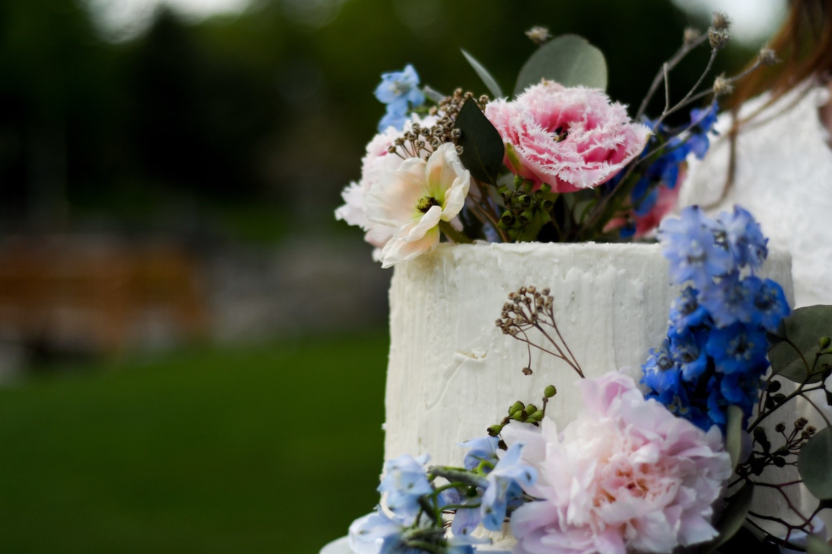 Creative One-Tier Wedding Cake Ideas That Really Take The Cake