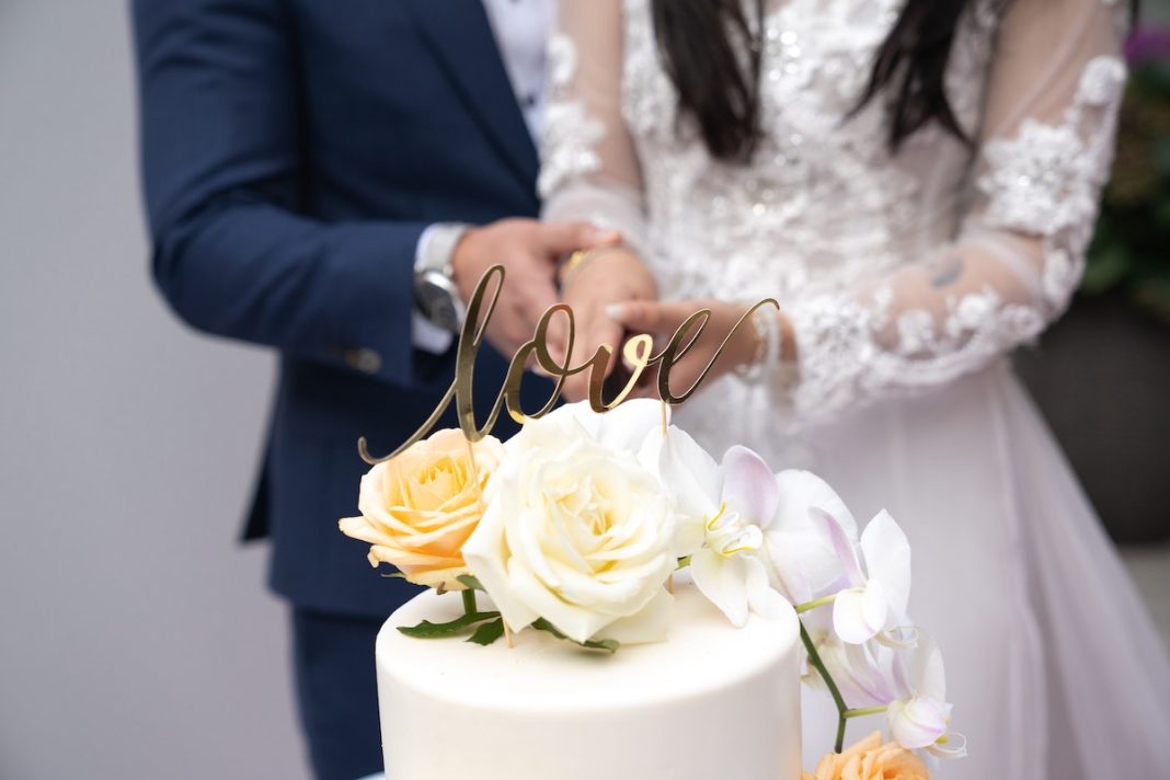 Creative One-tier Wedding Cake Ideas That Really Take The Cake