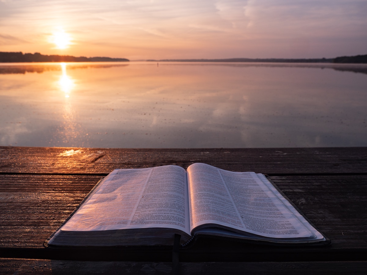 A Yearlong Journey Of Faith: Reading The Bible Daily From Cover To Cover