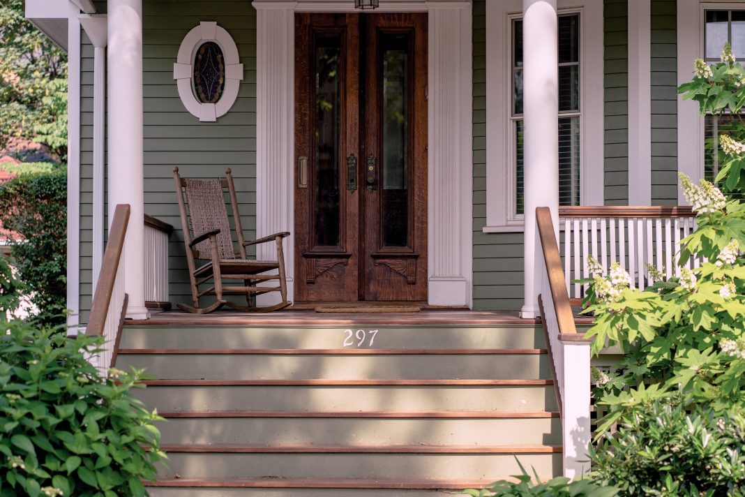5 Ways To Amp Up Your Home's Curb Appeal Through Front Door Design