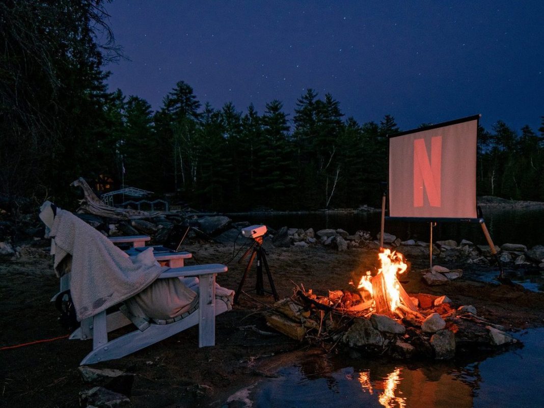 4 Steps To Make Your Backyard Movie Night Party A Memorable Summer Event