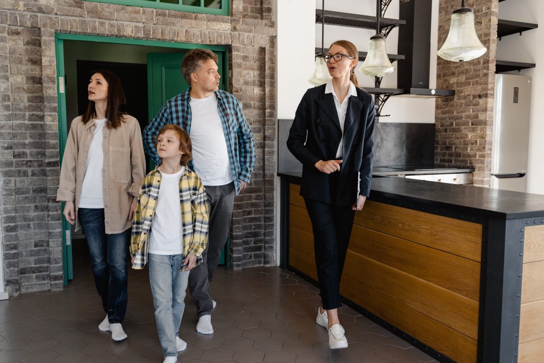 A Simple, Stress-free Beginner's Checklist For Buying A Home