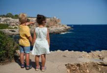 13 Essential Travel Tips For Families