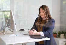 pexels linkedin sales navigator 3867848